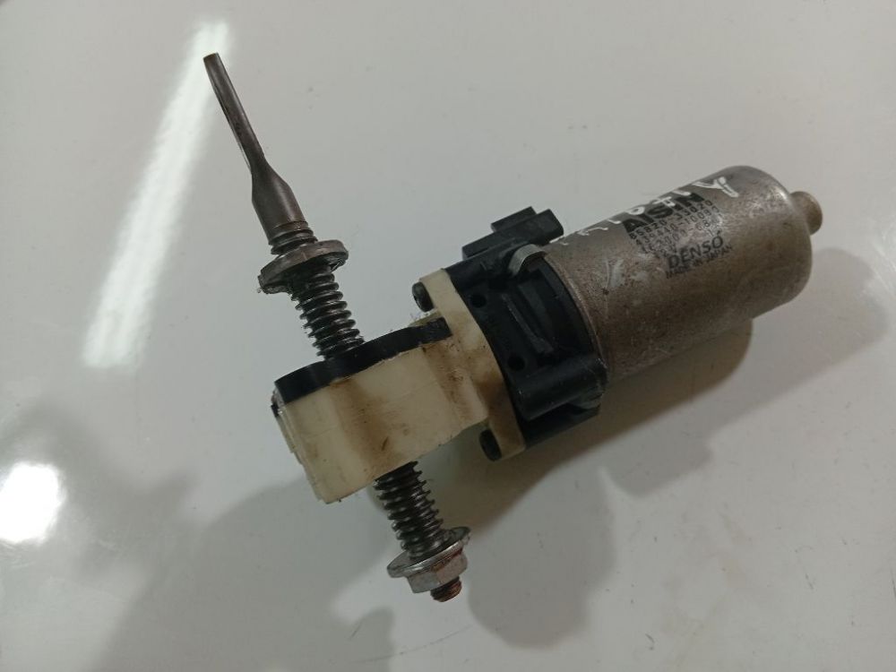 8582033020 Toyota Avensis 2005 Istuimen moottori - EDESSÄ VASEMMALLA - Thumbnail 2