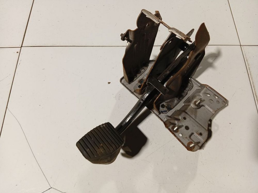 Citroen C3 Pluriel 2003 Pedał hamulca