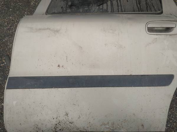 Volvo V70 2003 Listón embellecedor de la puerta delantera (moldura) - TRASERO IZQUIERDO