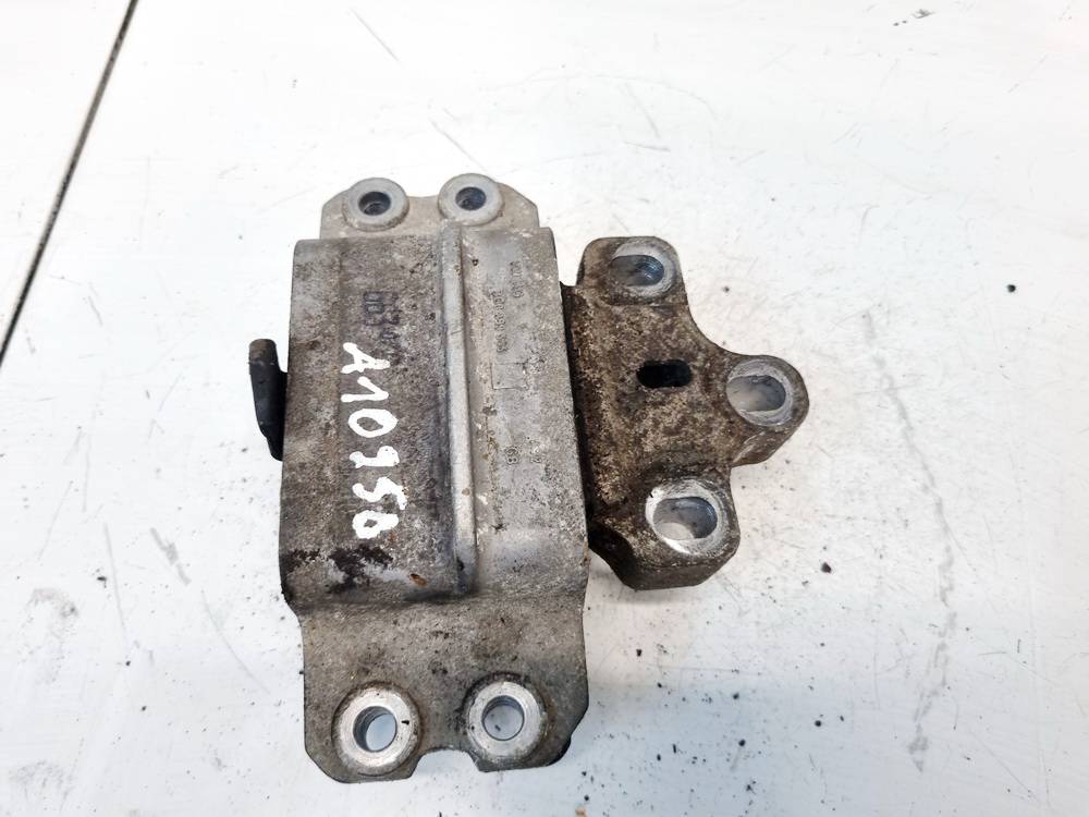 3C0199555 Volkswagen Passat 2007 Variklio pagalves bei Greiciu dezes pagalves