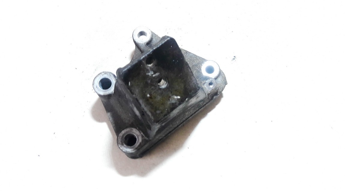 Mitsubishi Pajero 2003 Moottorin kiinnike