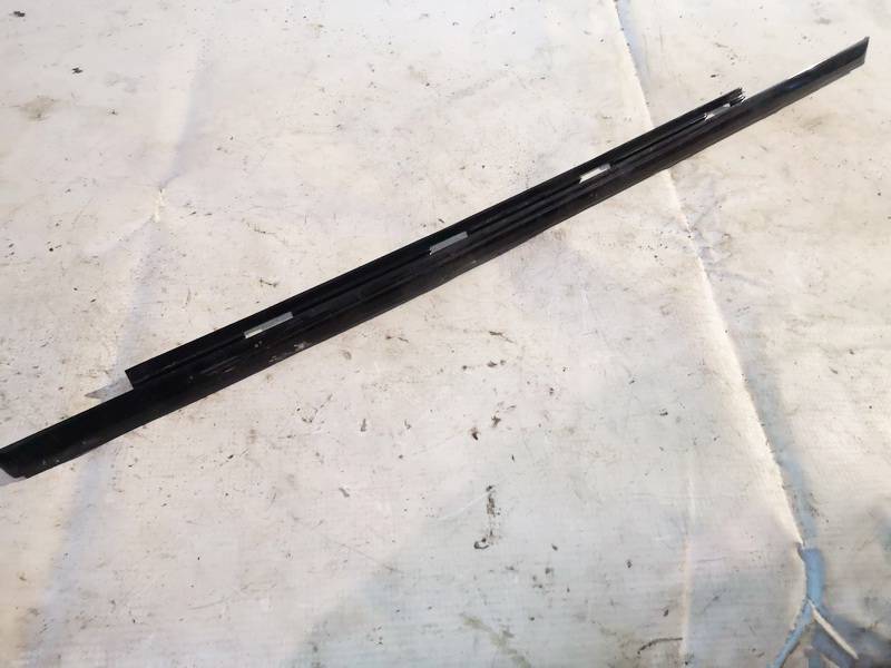 BMW X5 2002 Уплотнитель пояса кузова - задний правый