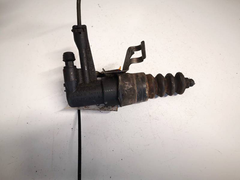8E0721257A Volkswagen Passat 1999 Embrayage Cylindre Récepteur