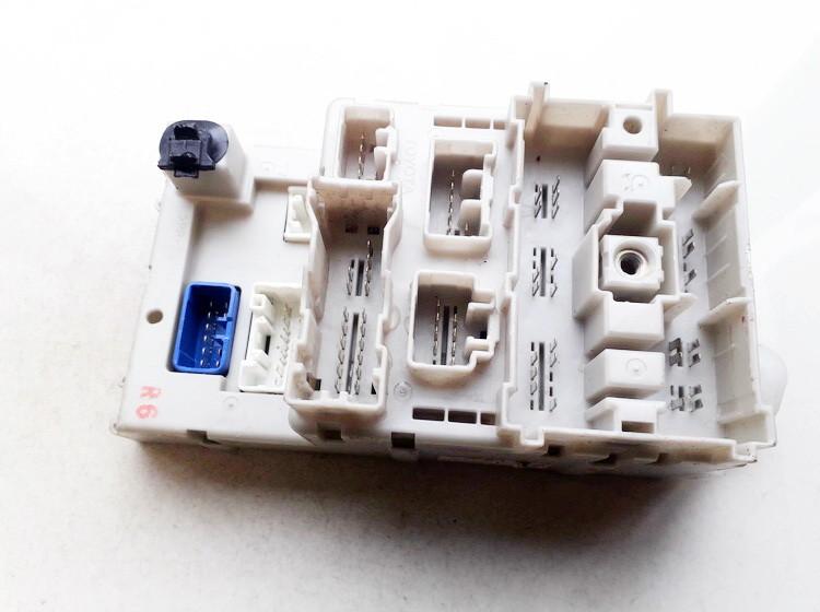 8273342061 Toyota RAV-4 2005 Fuse box