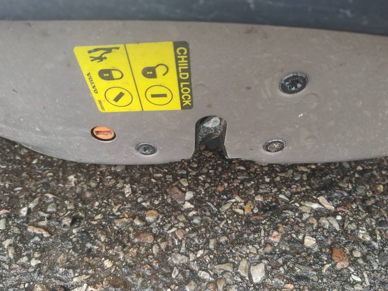 Volvo V70 2003 Zamek drzwi - TYLNE LEWE - Thumbnail 2