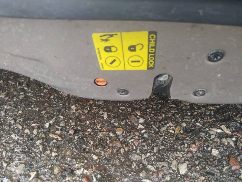 Volvo V70 2003 Cerradura de puerta - TRASERA IZQUIERDA