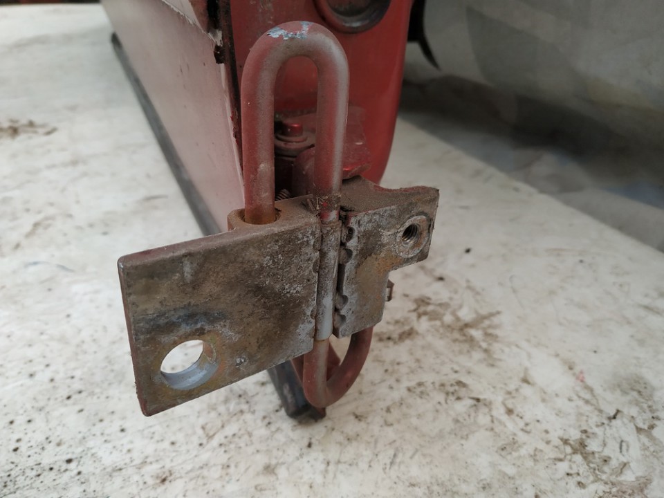 8D0959802D Audi A4 1996 Door Hinge - FRONT