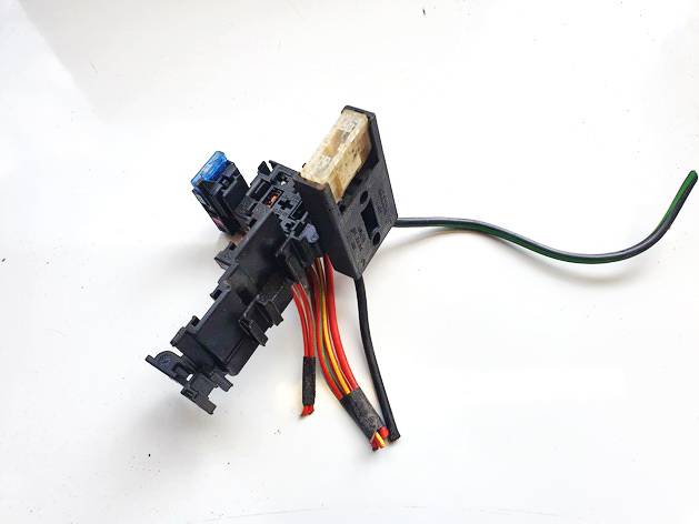 8A0937530 Volkswagen Passat 2005 Skrzynka bezpieczników