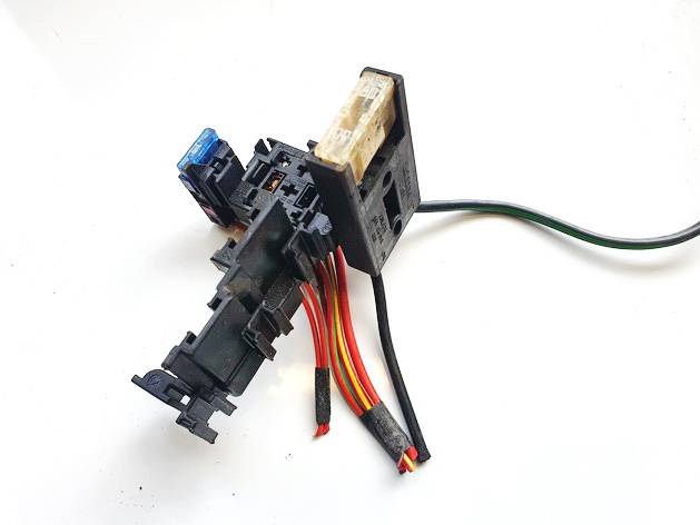 8A0937530 Volkswagen Passat 2005 Skrzynka bezpieczników - Thumbnail 2