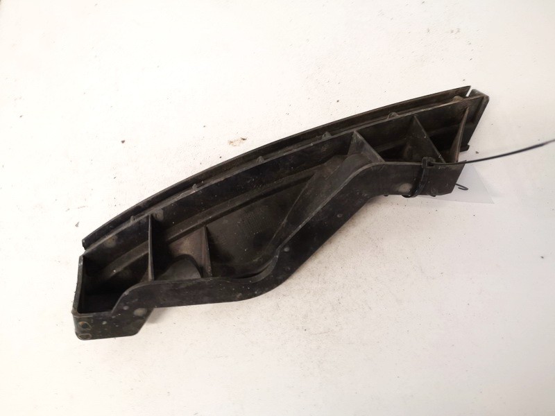 1T0807890A Volkswagen Touran 2004 Puskurin kiinnike - EDESSÄ OIKEALLA