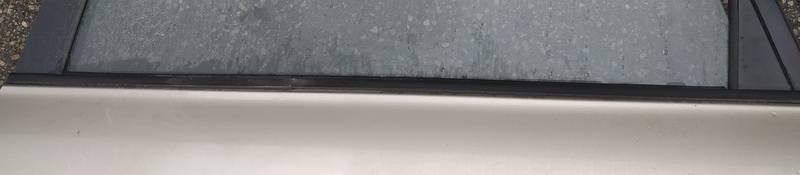 Toyota Avensis Verso 2001 Listón embellecedor de la ventana de la puerta trasera - TRASERO IZQUIERDO