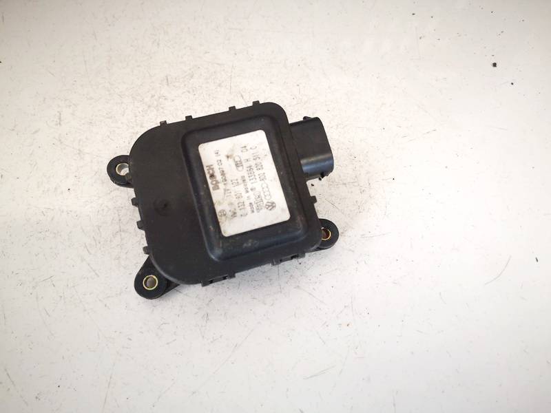 8D2820511C Volkswagen Golf 1997 Heater Vent Flap Control Actuator Motor