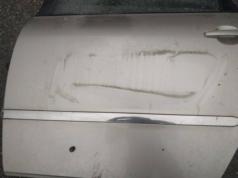 Toyota Avensis Verso 2001 Listón embellecedor de la puerta delantera (moldura) - TRASERO IZQUIERDO