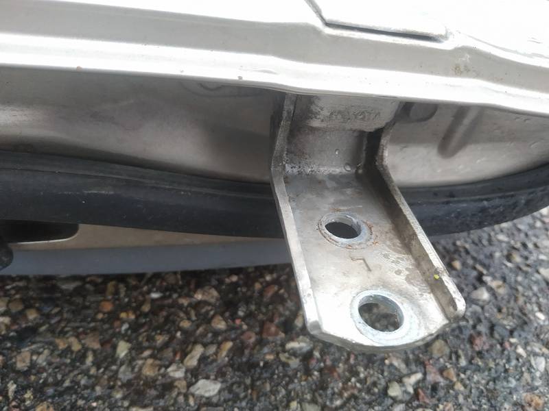 Toyota Avensis Verso 2001 Bisagra inferior de la puerta trasera - RETENEDOR PUERTA