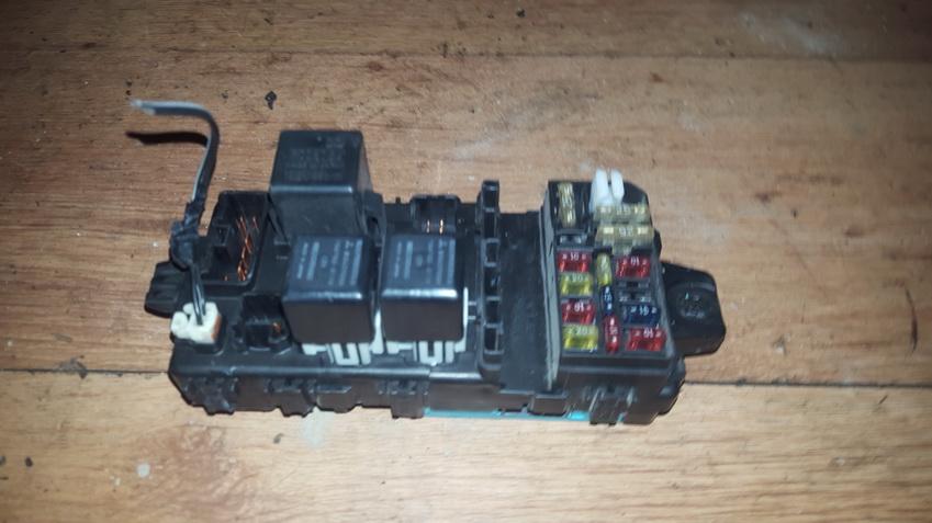 2323006072 Mitsubishi Colt 1996 Saugikliu deze