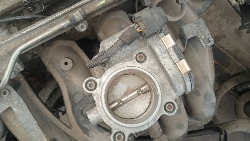 A1111410125 Mercedes-Benz CLK-CLASS 2000 Suurella Virtaamalla Varustettu Kaasuläpän