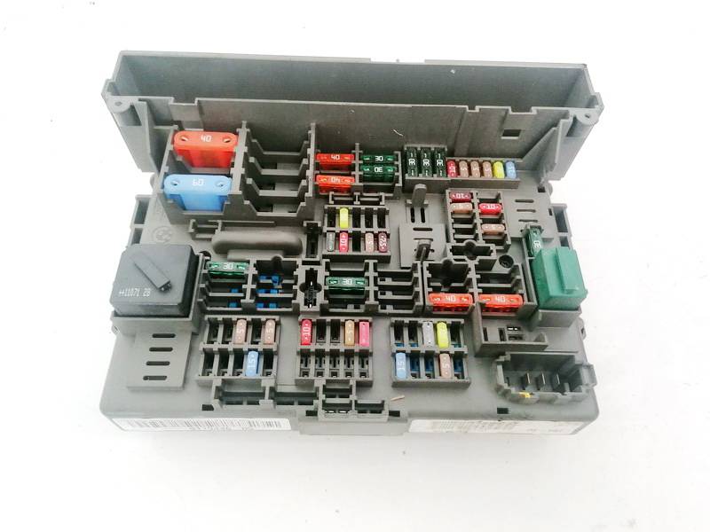 911944605 BMW 3-Series 2007 Fuse box