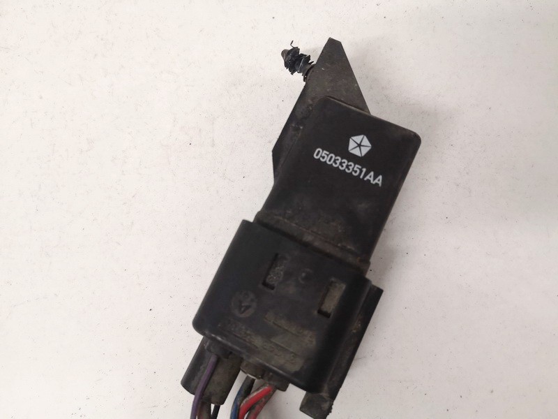 0281003040 05033351aa Glow plug relay Dodge Caliber 2007 2.0L 14EUR