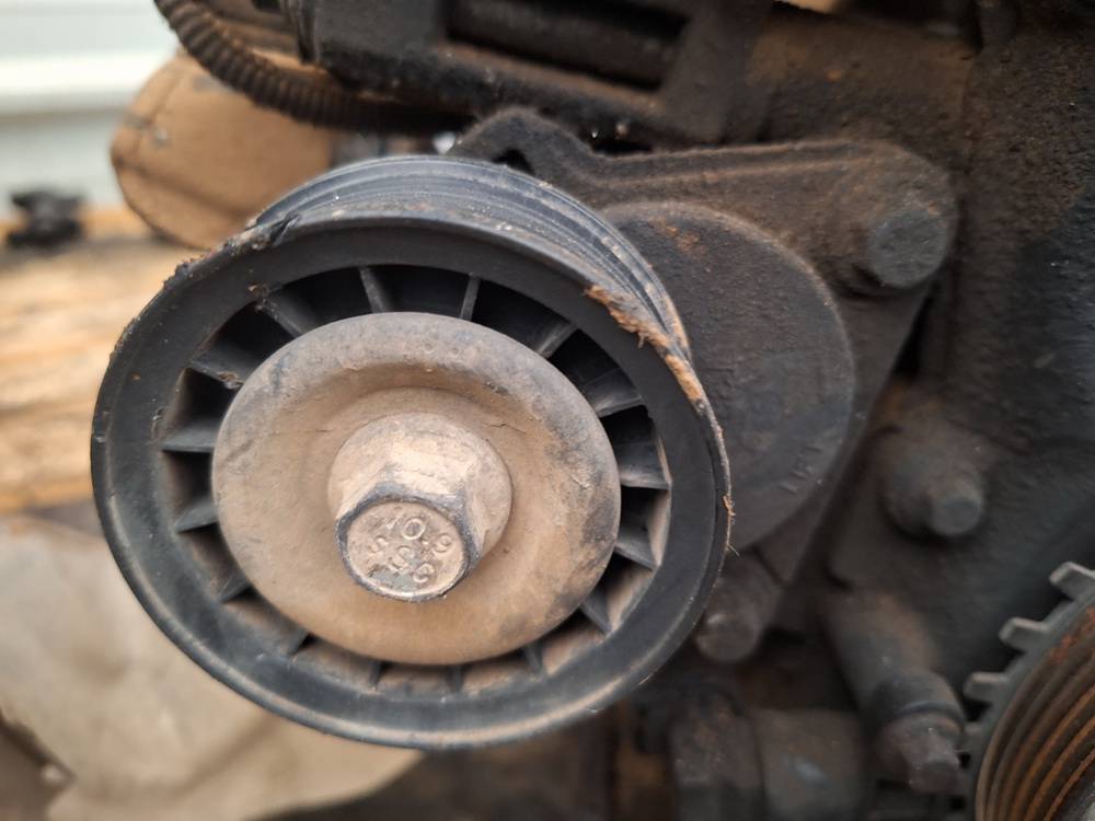 Volvo V70 2008 Ролик-натяжитель ручейкового ремня