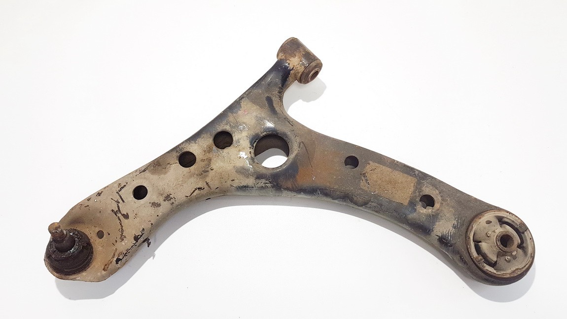 Toyota Avensis Verso 2005 Apatine sake P.K.