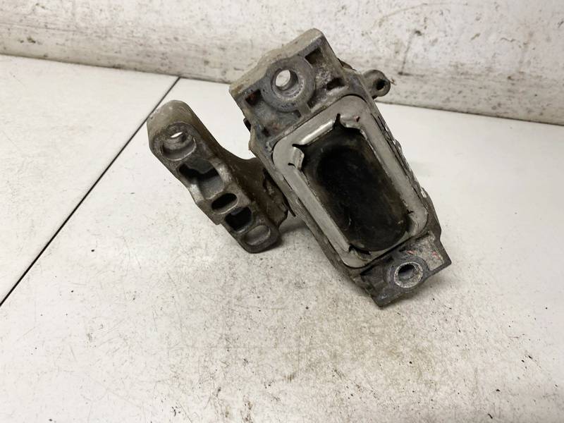 G2579100 Volkswagen Passat 2010 Variklio pagalves bei Greiciu dezes pagalves - Thumbnail 2