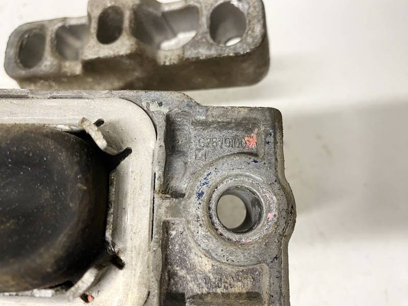 G2579100 Volkswagen Passat 2010 Variklio pagalves bei Greiciu dezes pagalves - Thumbnail 4