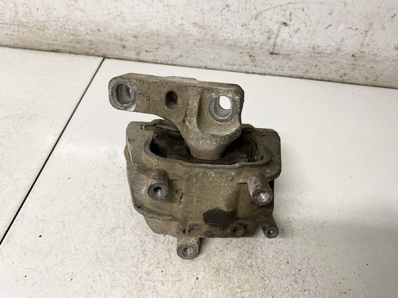 G2579100 Volkswagen Passat 2010 Variklio pagalves bei Greiciu dezes pagalves - Thumbnail 3