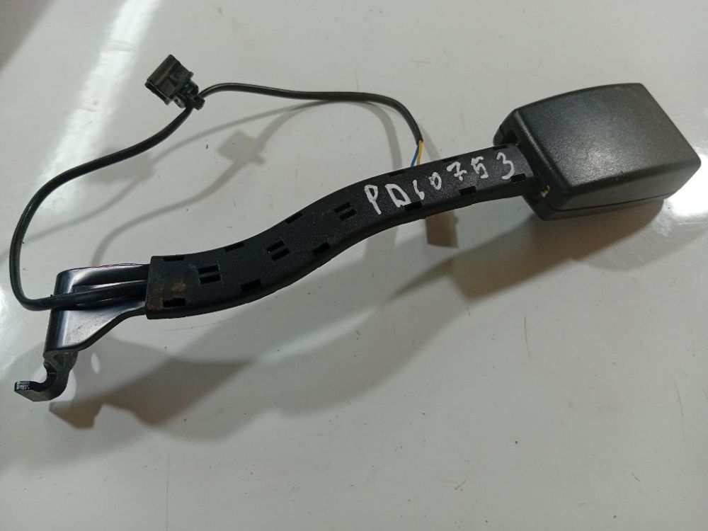 1K4857756F Volkswagen Golf 2004 Seat belt holder (Seat belt Buckle) - FRONT RIGHT