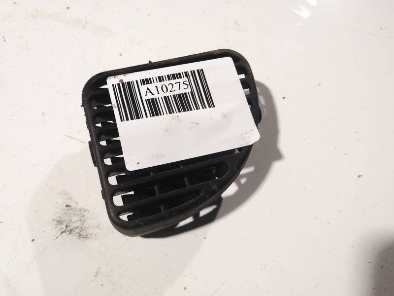 Ford Transit 2006 Rejilla Aireadora -
Moldura protectora de la rejilla de ventilación lateral del panel