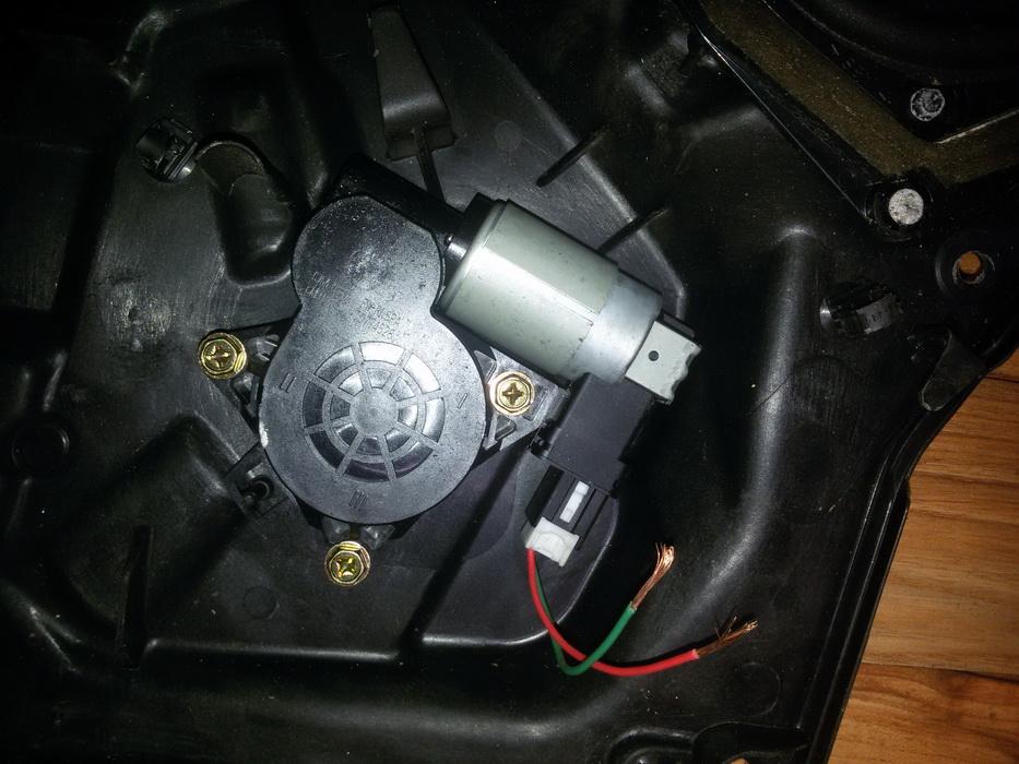 GJ6A5858X Mazda 6 2002 Durvju loga pacēlāja motors - PRIEKŠA PA LABI