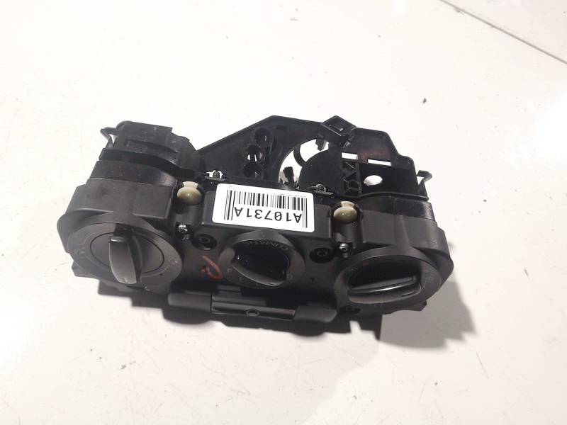 Volkswagen Golf 2006 Klimata vadības panelis (sildītāja vadības slēdži)