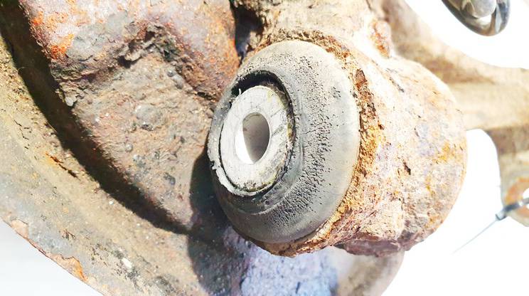 Audi A4 2001 Pyörän navan kiinnike - TAKANA OIKEALLA - Thumbnail 3