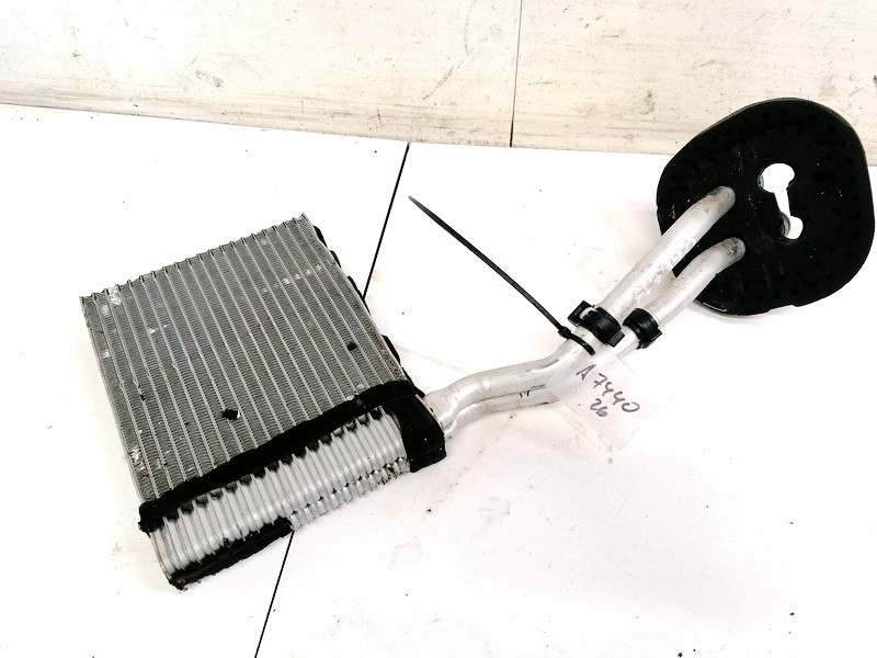 VP3M5H18476AE Ford Focus 2004 Heater radiator (heater matrix)