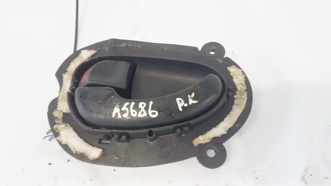 9616307577 Peugeot 406 2000 Door Handle Interior - FRONT LEFT
