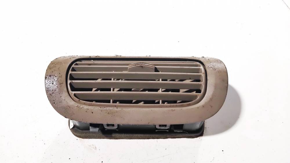 4NAH19893AEW Nissan Quest 2004 Wloty powietrza do kabiny