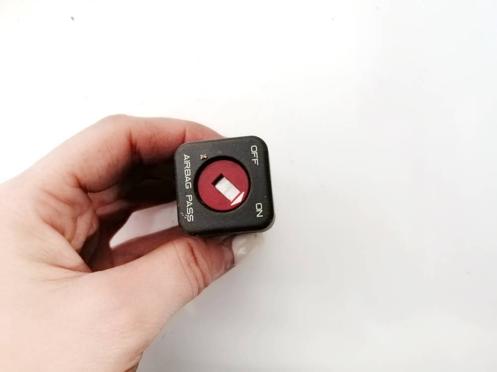 96373205XT Peugeot 607 2006 Turvatyynyn airbag merkkivalo palaa jatkuvasti tai vilkkuu