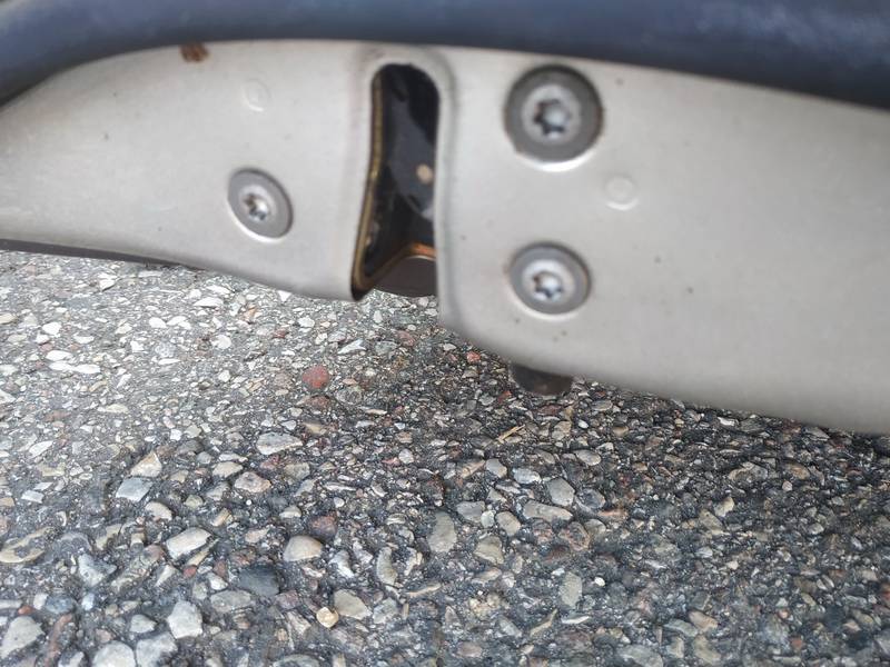 Toyota Avensis 2004 Duru spyna G.D.