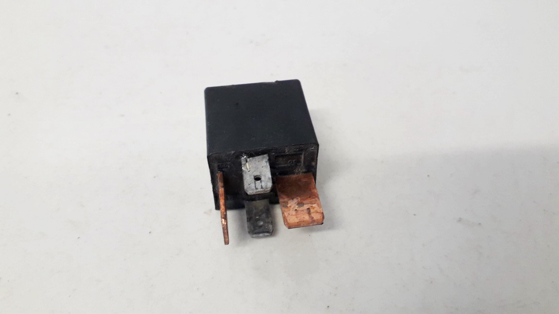 L11067730 Mazda MPV 2003 Relay module