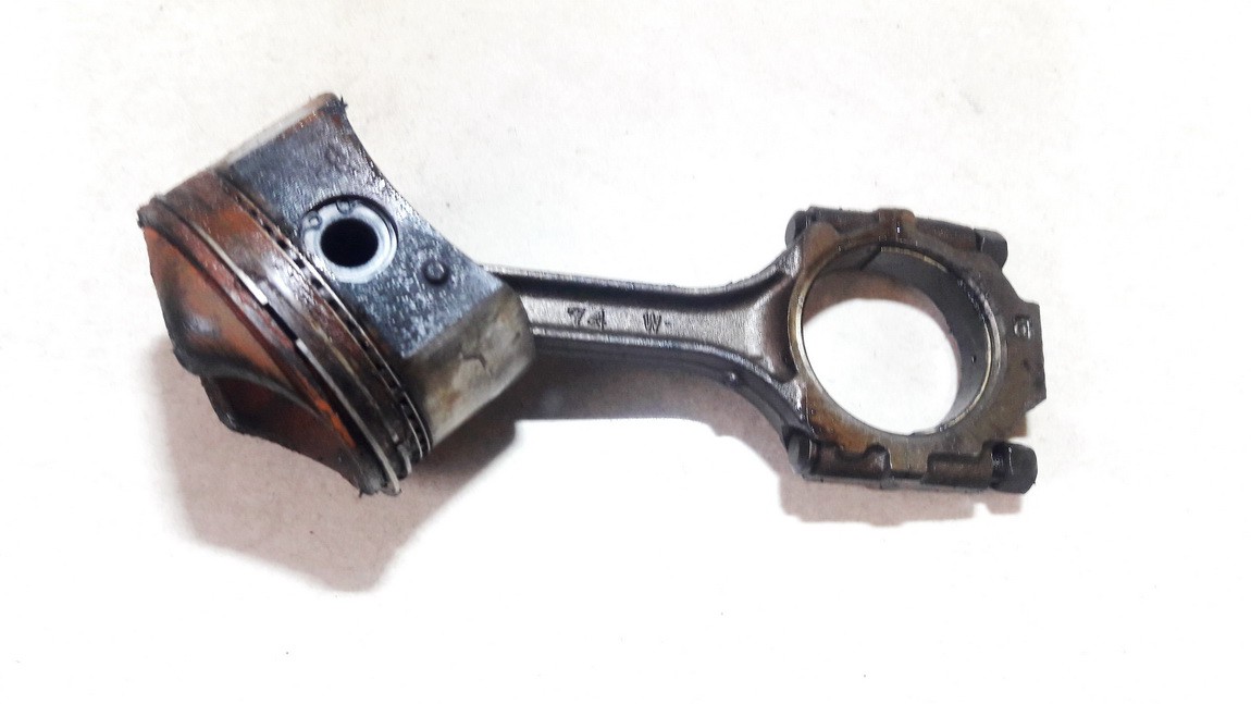 Mitsubishi Pajero 2003 Mäntä ja vauhtipyörä