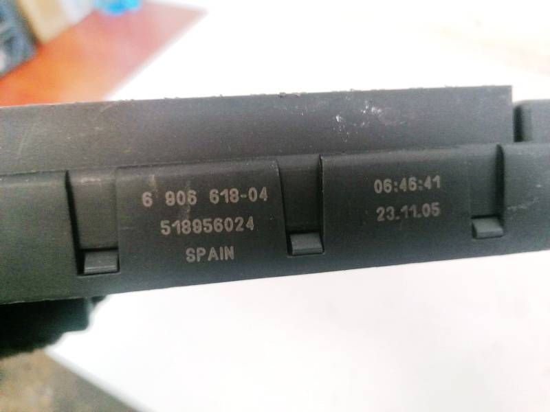 690661804 BMW 5-Series 2005 Fuse box - Thumbnail 3