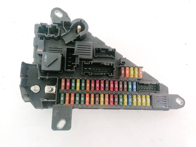 690661804 BMW 5-Series 2005 Fuse box