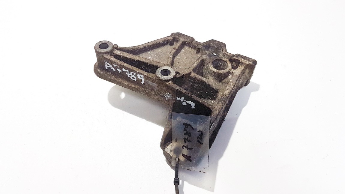 1J0199117P Volkswagen Bora 1999 Engine Mount Bracket and Gearbox Mount Bracket