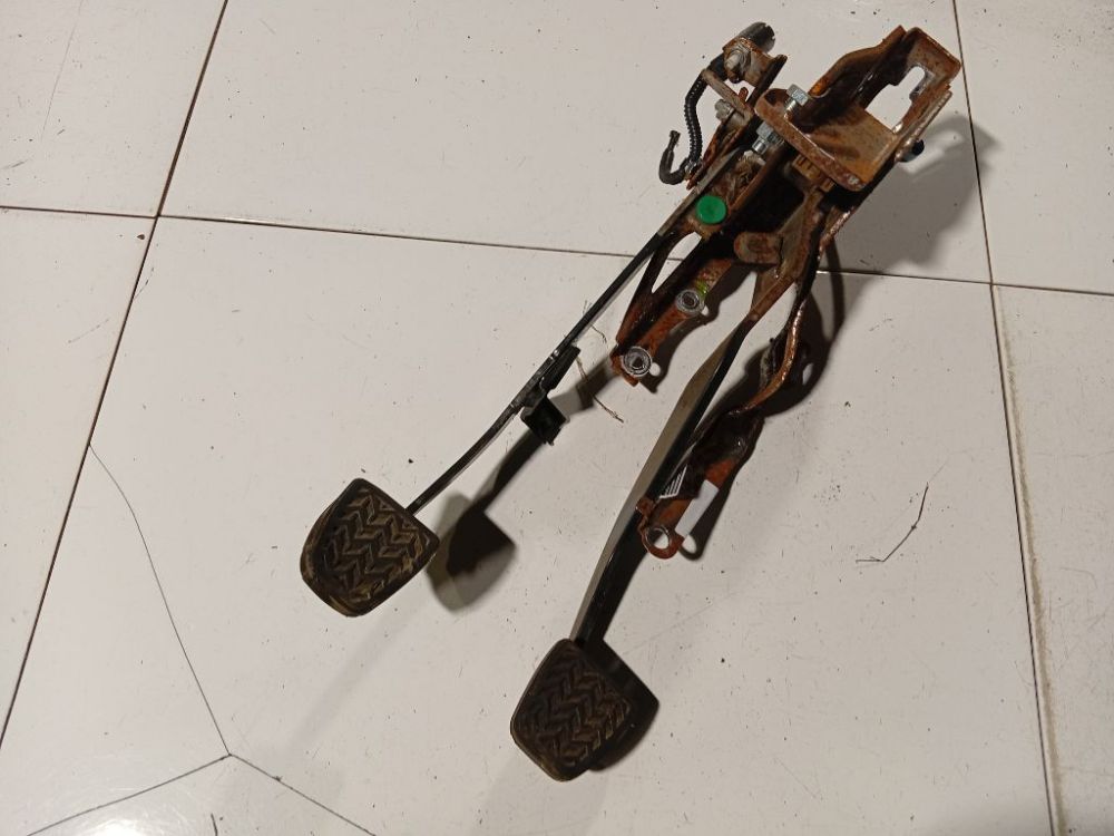 Toyota Aygo 2012 Clutch pedal