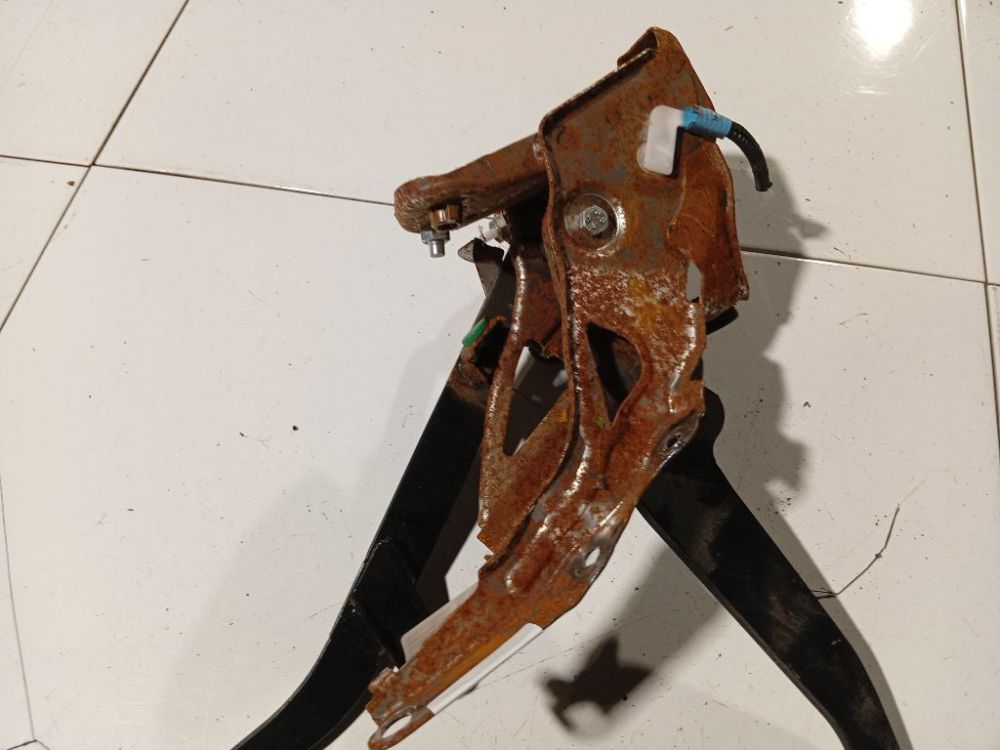 Toyota Aygo 2012 Clutch pedal - Thumbnail 4