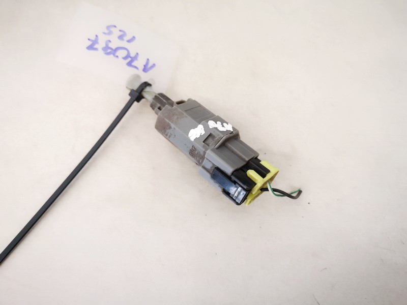GA2C6649Y Mazda 323 1998 Interruptor sensor del pedal de freno - Thumbnail 3