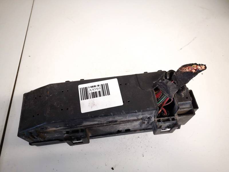 56050190AE Jeep Grand Cherokee 2005 Fuse box - Thumbnail 2