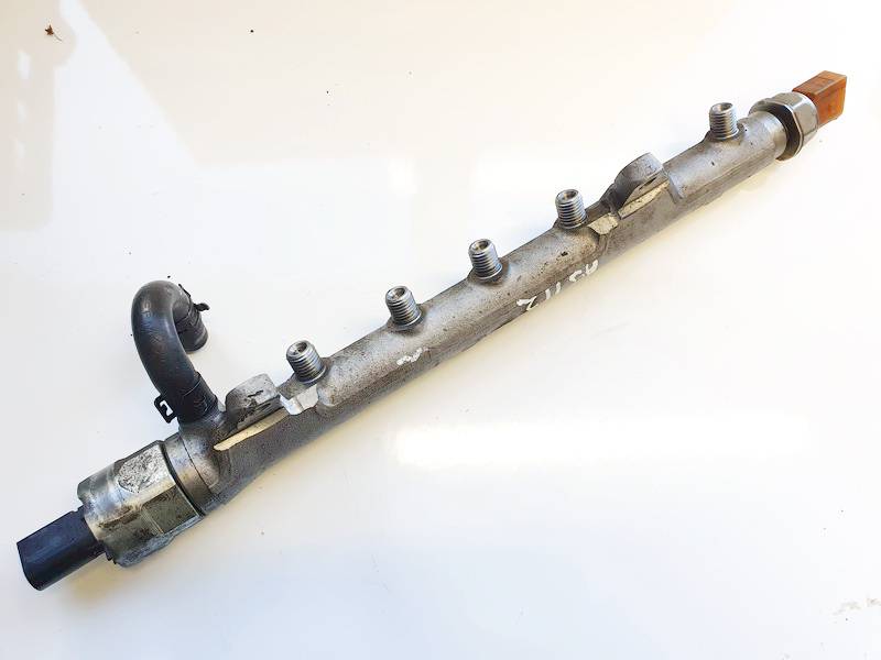 03L130089B Volkswagen Golf 2012 Fuel injector rail (injectors)(Fuel distributor)