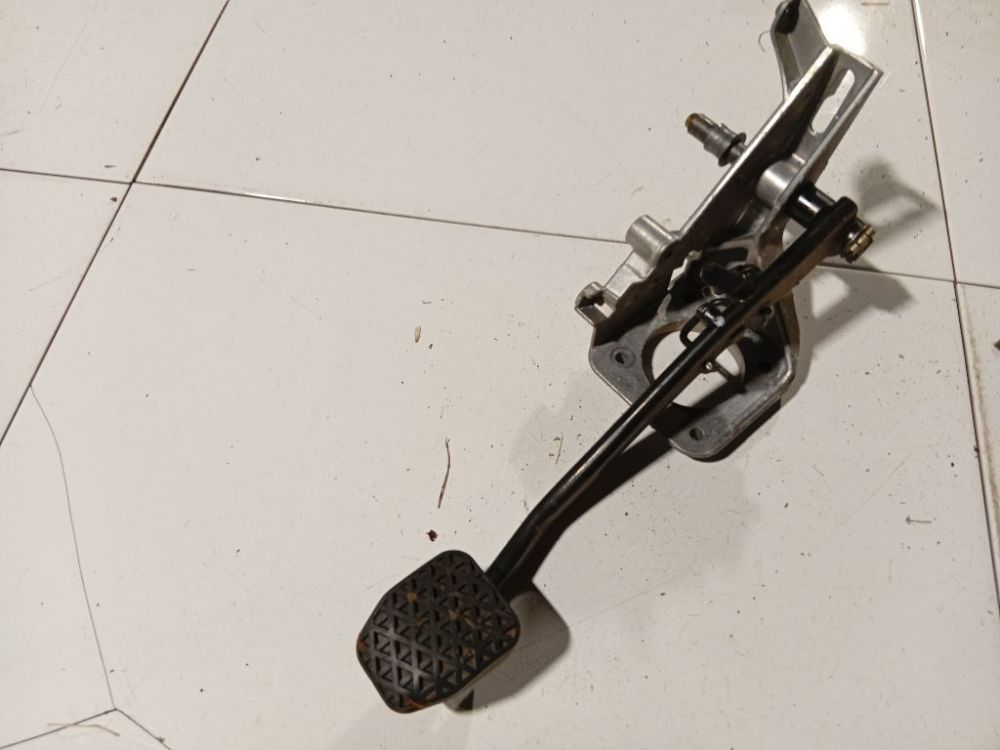 BMW 3-Series 2004 тормоз педалей