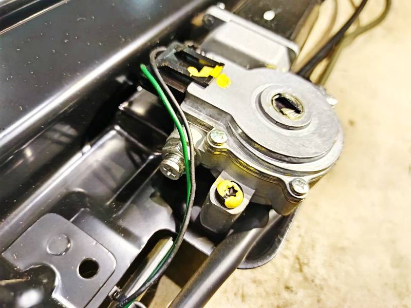 41109880 DR DR 5 2008 Liuko varikliukas - Thumbnail 2