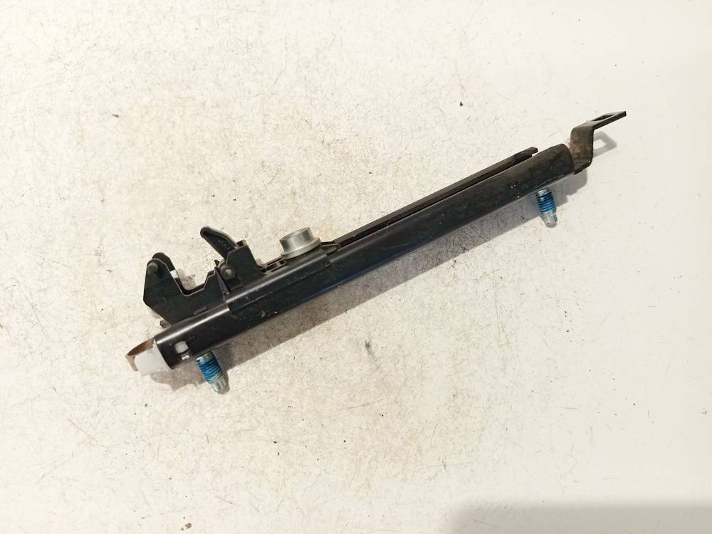 13166032 Opel Zafira 2005 Seat belt adjustment rail - FRONT LEFT